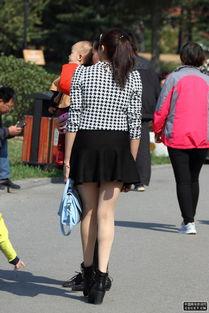 合租丝袜短裙
