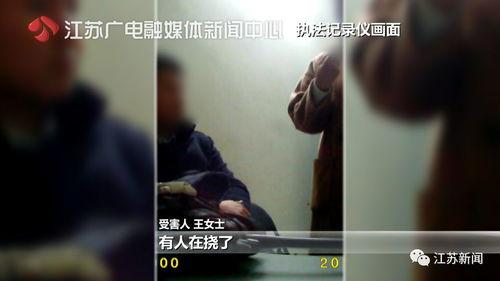 小女生摸鸡视频,小女生意外摸鸡萌态曝光